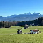 Villa Grand Berg-starnberg For Your Vacation, Sauna, Hamam, Swimming Pool, Billiards Berg am Starnberger See
